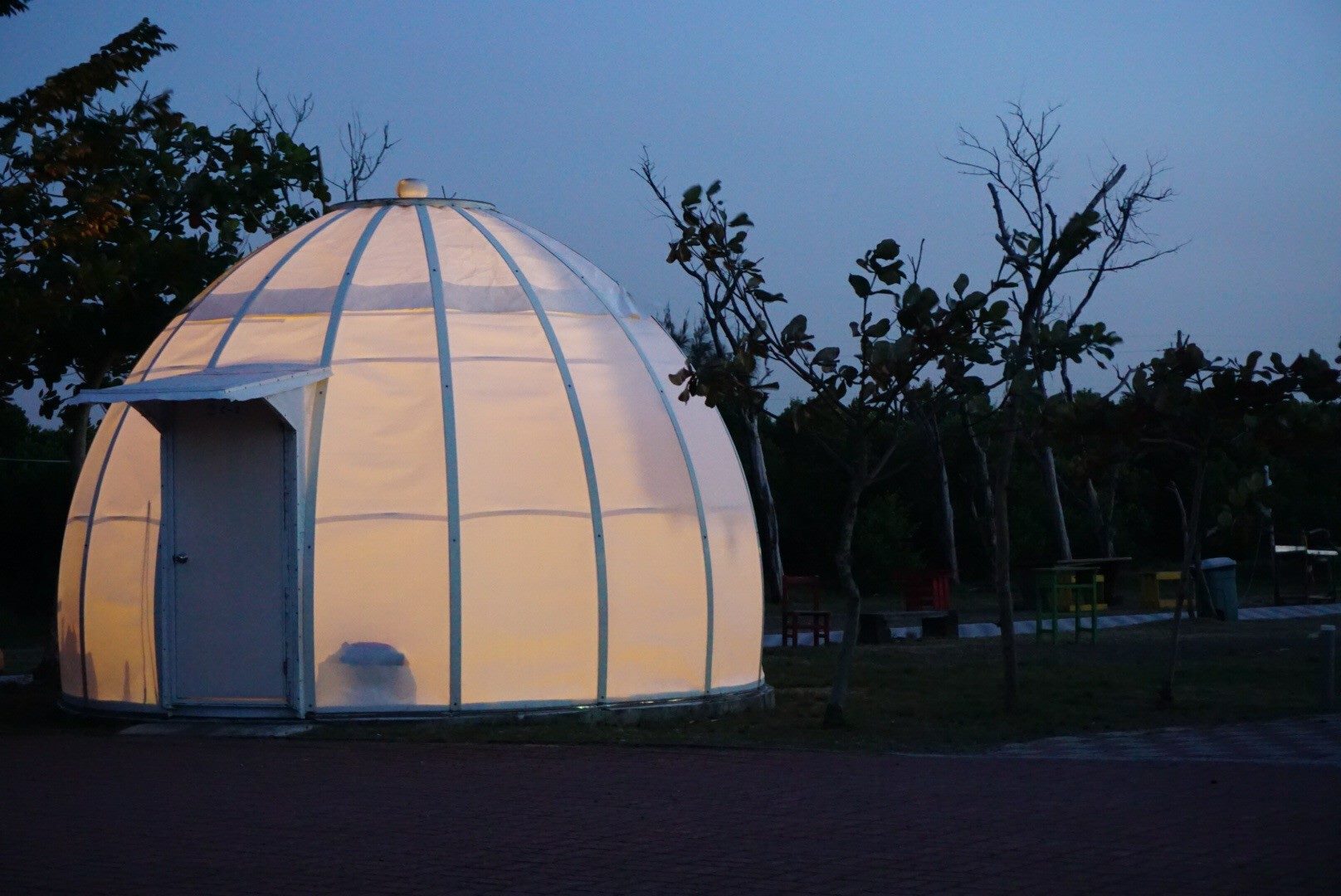不用踏出屋外就能看见满天星星！3 大超梦幻「星空露营区」推荐　网友：「我不想回家了」不用踏出屋外就能看见满天星星！3 大超梦幻「星空露营区」推荐　网友：「我不想回家了」