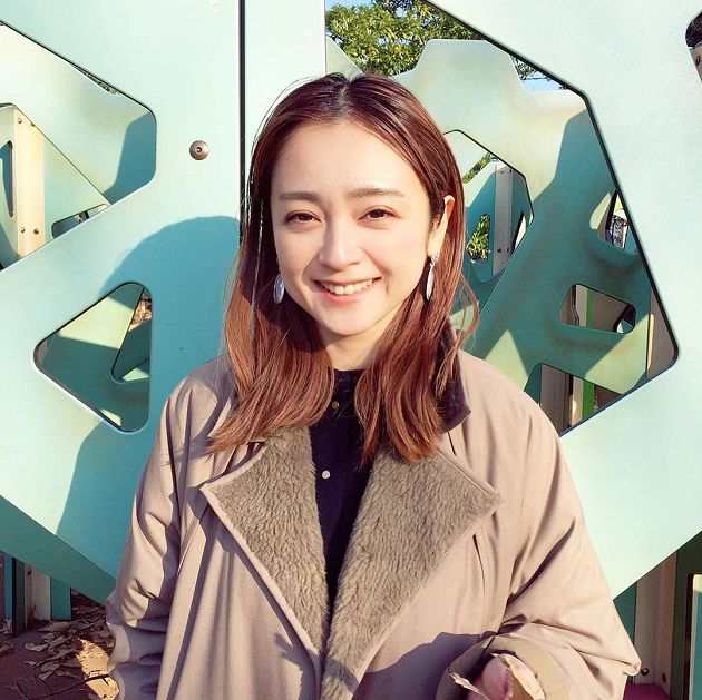 【悲惨星二代3】妈妈51岁下海！日本「童颜女神」暗恋对象变继父：钱都被妈妈拿走