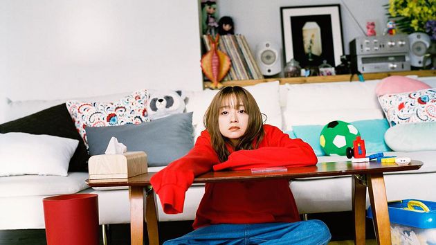 【悲惨星二代3】妈妈51岁下海！日本「童颜女神」暗恋对象变继父：钱都被妈妈拿走